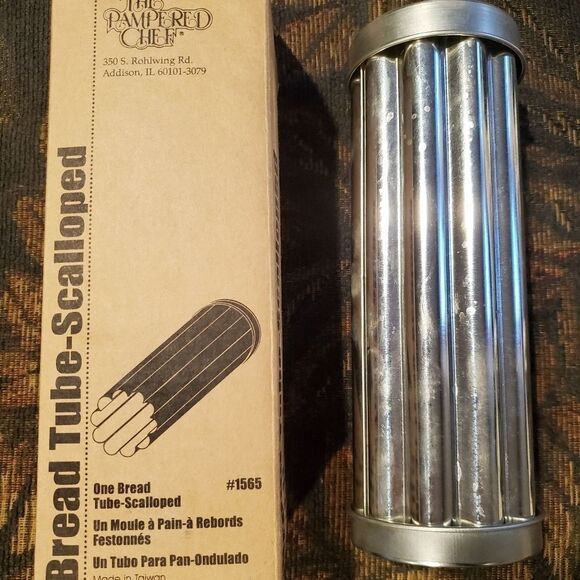 🍞🥖Pampered Chef Flower/Scalloped Bread Tube🍞🥖 - Picture 1 of 2